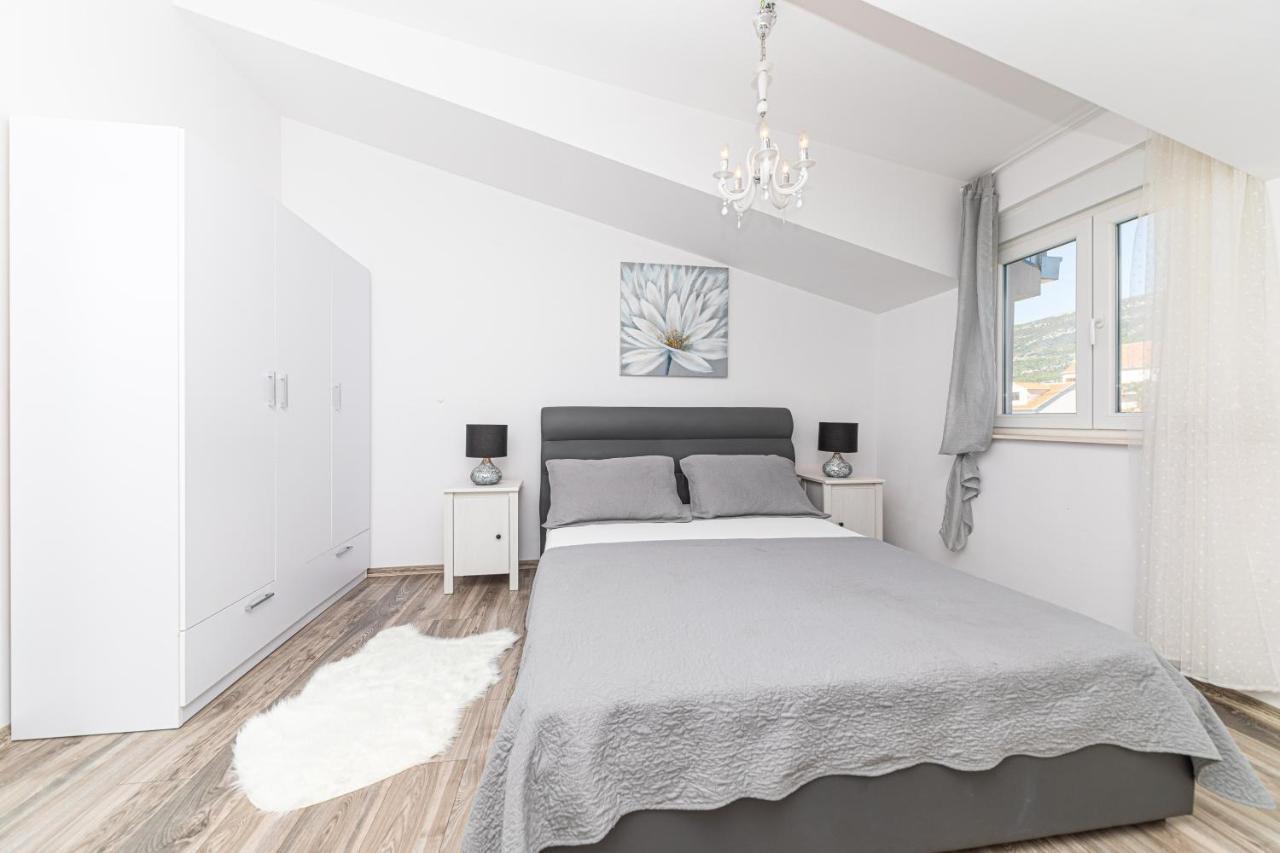Appartamento Perla Castellana Kaštela Esterno foto