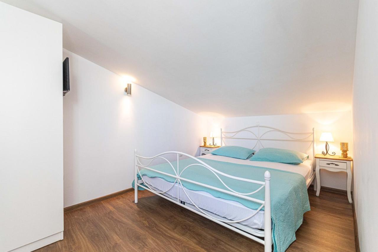 Appartamento Perla Castellana Kaštela Esterno foto