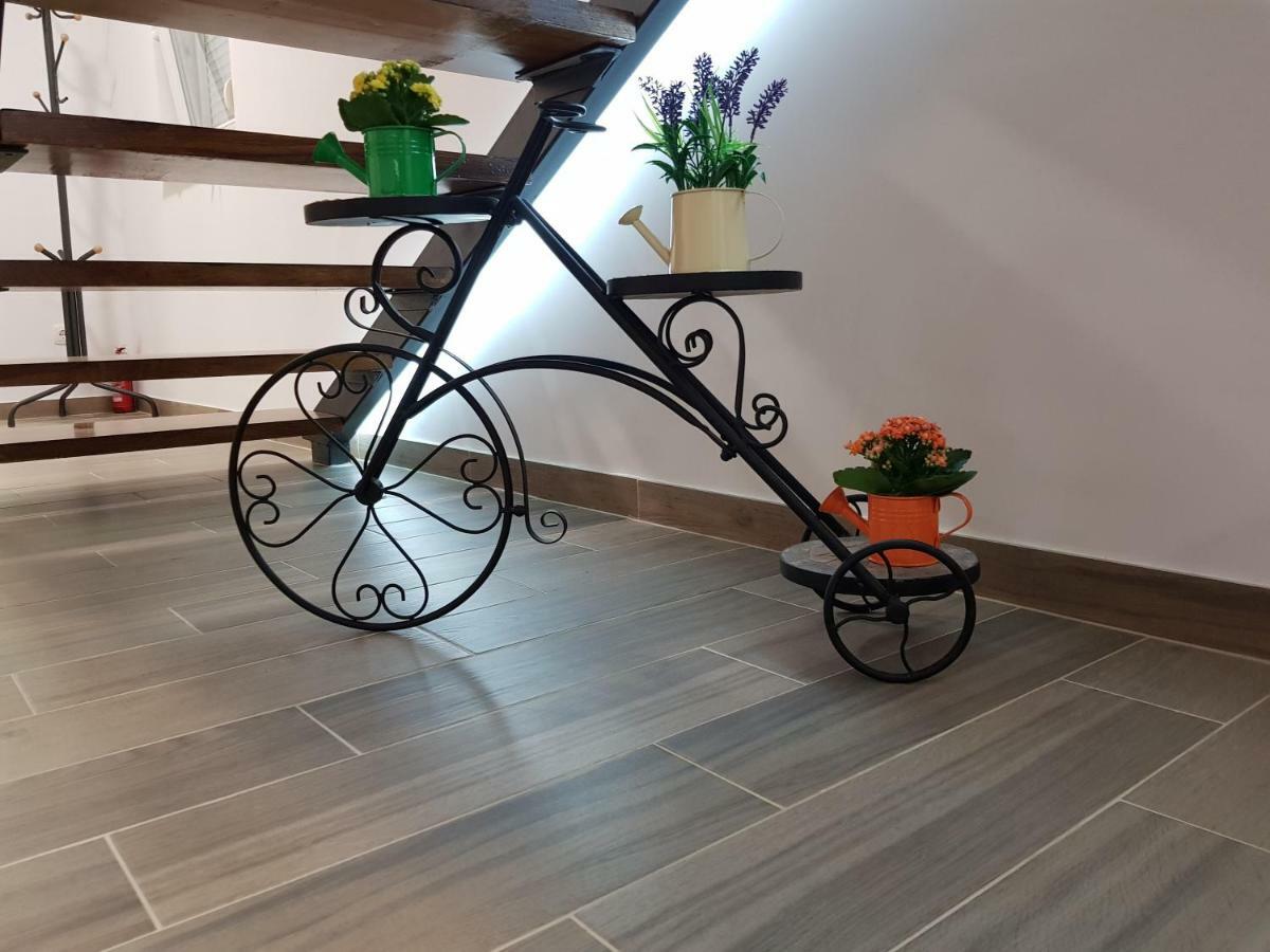 Appartamento Perla Castellana Kaštela Esterno foto