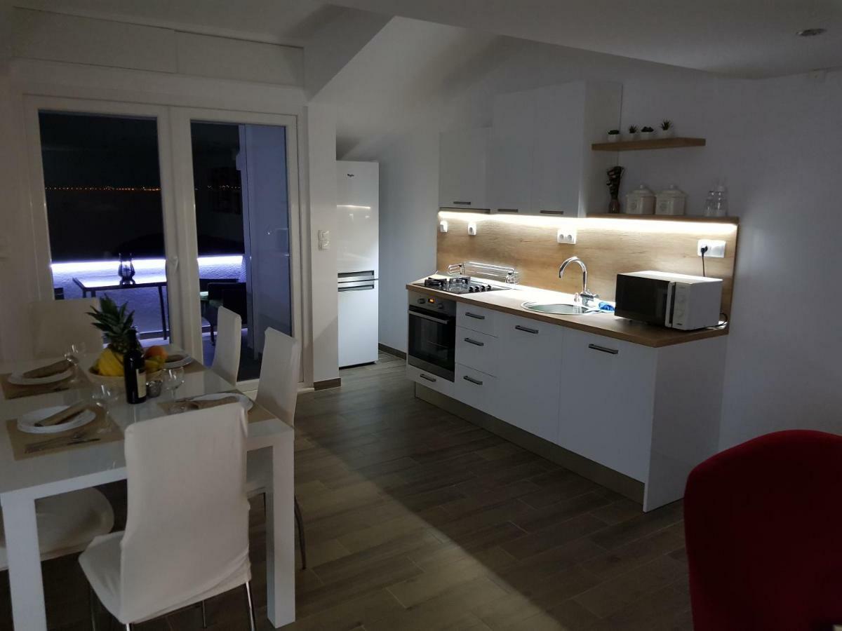 Appartamento Perla Castellana Kaštela Esterno foto