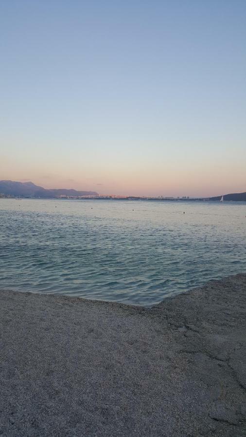 Appartamento Perla Castellana Kaštela Esterno foto